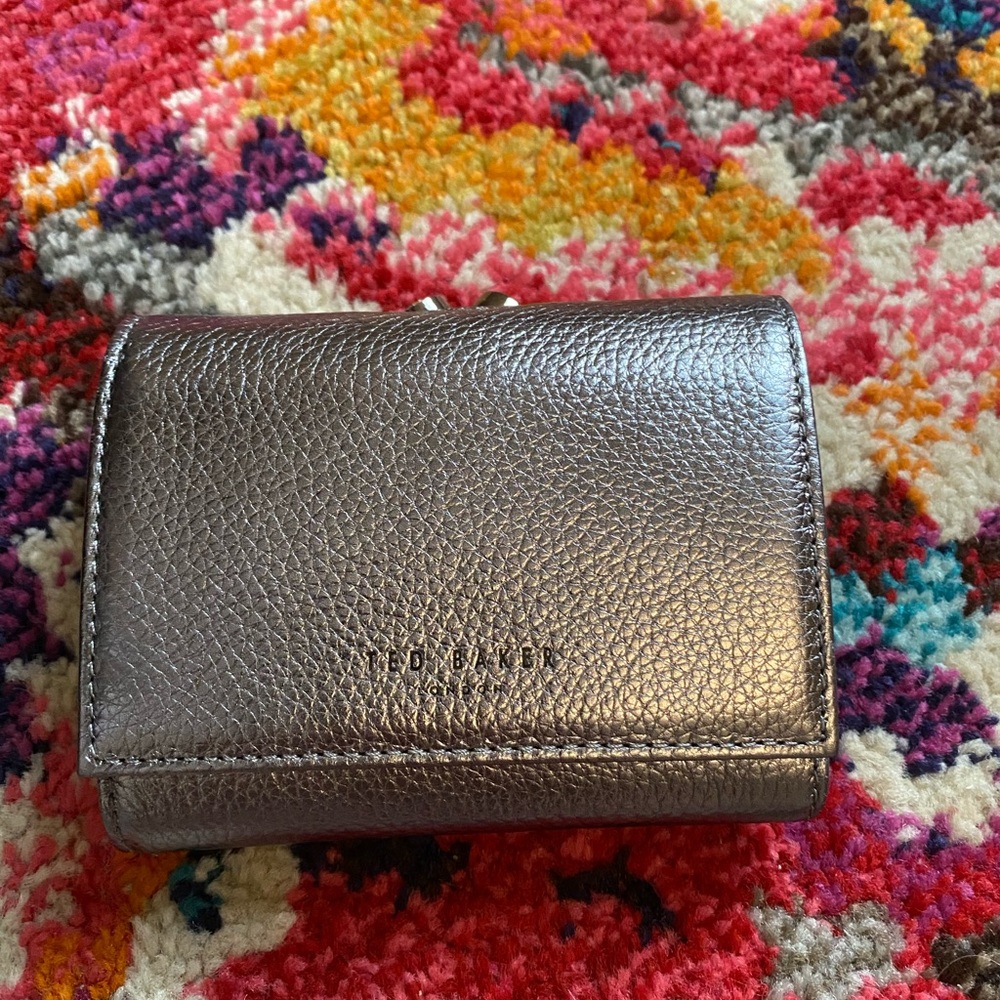 Kiss Lock Wallet